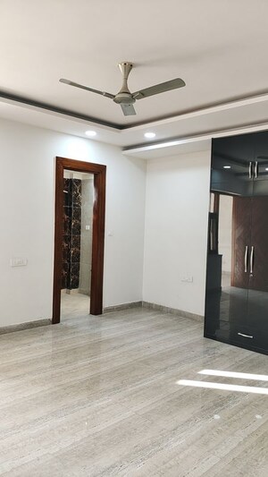 Room in 3 BHK Builder Floor at Parklands, Sector 85 – for Sale