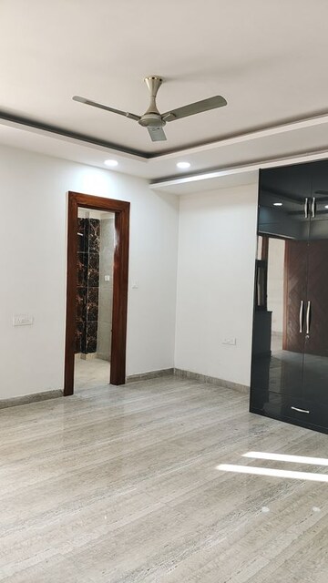 Room in 3 BHK Builder Floor at Parklands, Sector 85 – for Sale