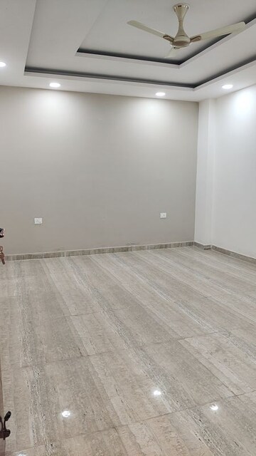 Room in 3 BHK Builder Floor at Parklands, Sector 85 – for Sale