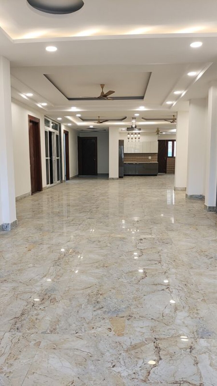 Room, parklands 3 Bedroom 250 Sq.Yd. Builder Floor In Sector 85 Faridabad 10109437