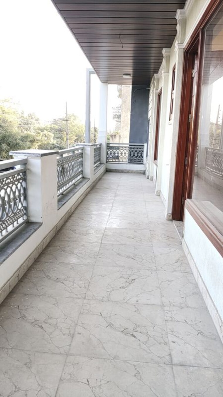 Balcony, parklands 3 Bedroom 250 Sq.Yd. Builder Floor In Sector 85 Faridabad 10109437