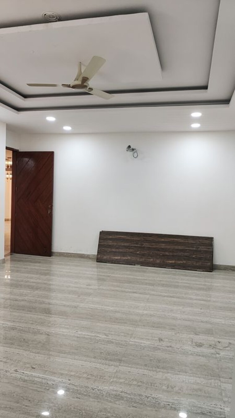 Room, parklands 3 Bedroom 250 Sq.Yd. Builder Floor In Sector 85 Faridabad 10109437