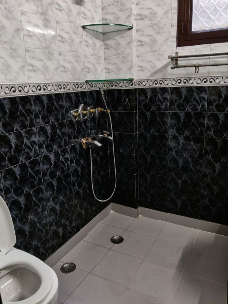 Balcony, east of kailash 3 Bedroom 1200 Sq.Ft. Builder Floor In East Of Kailash Delhi 10109454