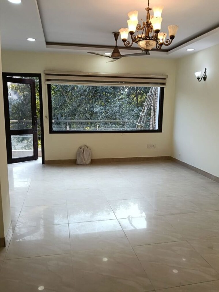 Room, east of kailash 3 Bedroom 1200 Sq.Ft. Builder Floor In East Of Kailash Delhi 10109454