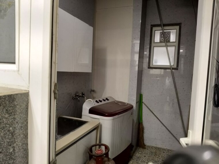 Bathroom, crd-golden-castle 3 Bedroom 1730 Sq.Ft. Apartment In Patiala Road Zirakpur 10109462