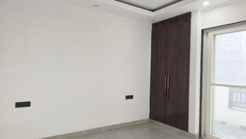 Room in 3 BHK Builder Floor at Parklands, Sector 85 – for Sale