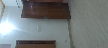Furnished Amenities in 2.5 BHK Apartment at Sarita Vihar – for Rent