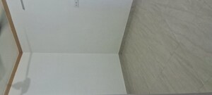 Furnished Amenities in 2.5 BHK Apartment at Sarita Vihar – for Rent