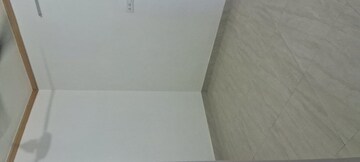 Furnished Amenities in 2.5 BHK Apartment at Sarita Vihar – for Rent