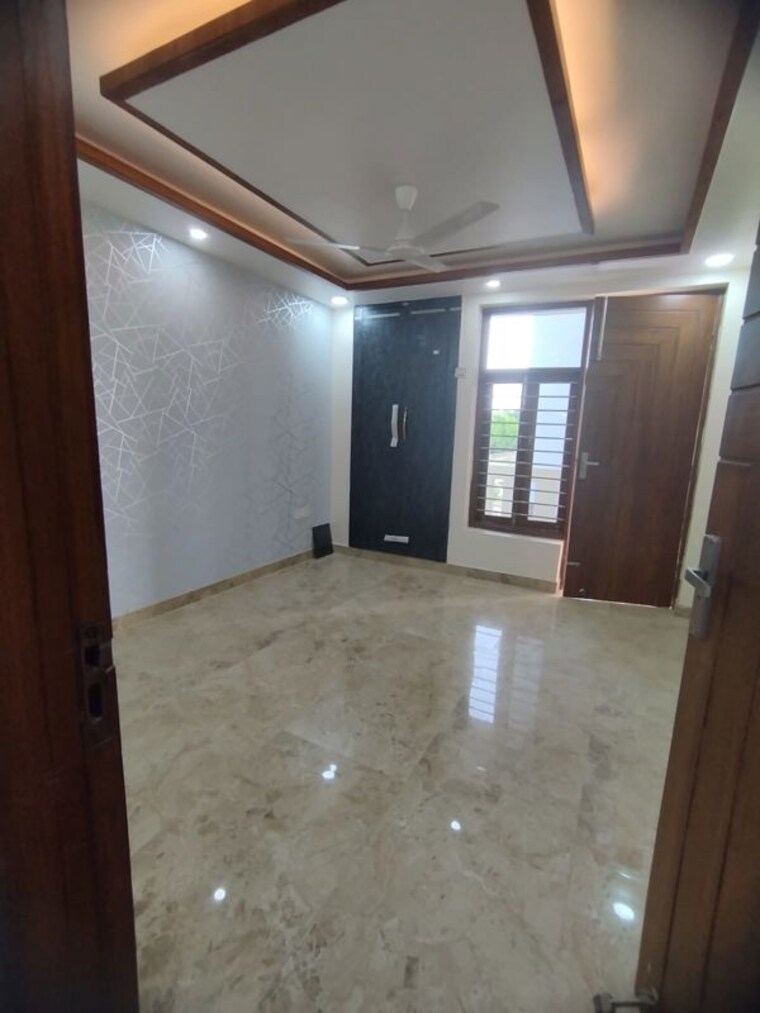 Room, parklands 3 Bedroom 250 Sq.Yd. Builder Floor In Sector 85 Faridabad 10109497
