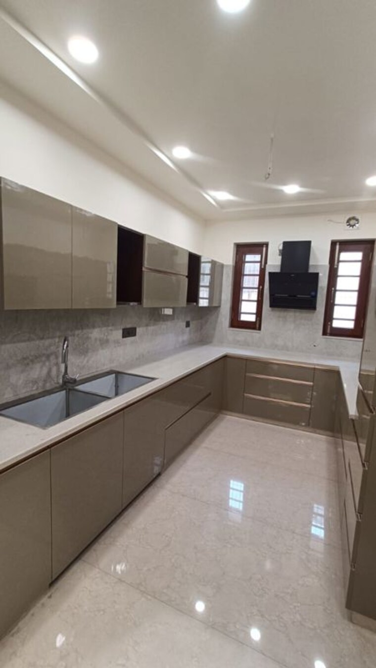 Kitchen, parklands 3 Bedroom 250 Sq.Yd. Builder Floor In Sector 85 Faridabad 10109502