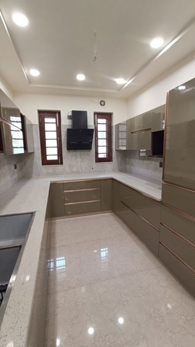 Kitchen, parklands 3 Bedroom 250 Sq.Yd. Builder Floor In Sector 85 Faridabad 10109502