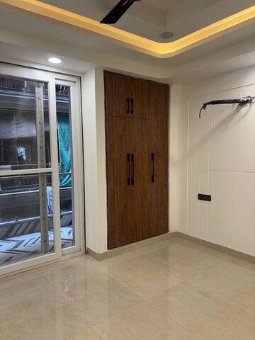 Room in 3 BHK Builder Floor at Chattarpur – for Rent