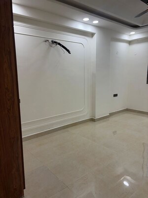 Room in 3 BHK Builder Floor at Chattarpur – for Rent