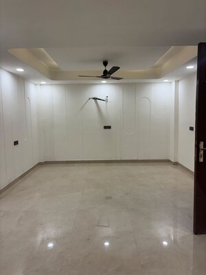 Room in 3 BHK Builder Floor at Chattarpur – for Rent