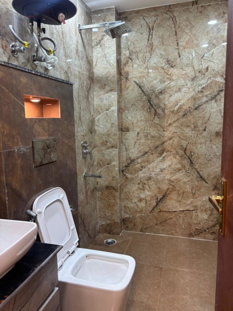 Bathroom, chattarpur 3 Bedroom 1625 Sq.Ft. Builder Floor In Chattarpur Delhi 10109519