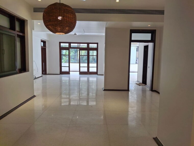 Room, marine drive 3 Bedroom 2100 Sq.Ft. Apartment In Marine Drive Mumbai 10109527