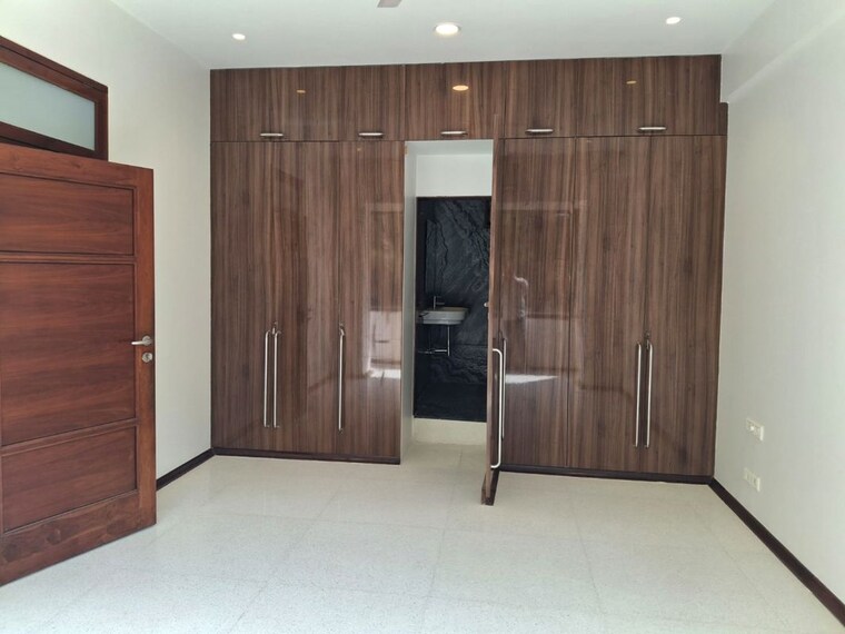 Room, marine drive 3 Bedroom 2100 Sq.Ft. Apartment In Marine Drive Mumbai 10109527