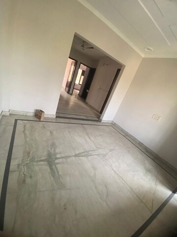 Room in 3 BHK Builder Floor at Sector 9a – for Rent