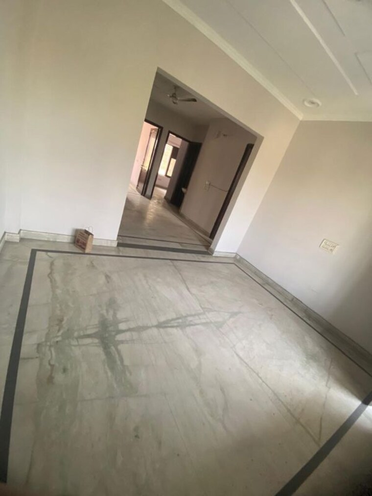 Room, sector 9a 3 Bedroom 300 Sq.Ft. Builder Floor In Sector 9a Gurgaon 10109528