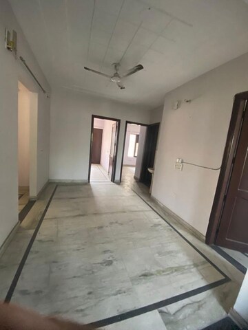 Room in 3 BHK Builder Floor at Sector 9a – for Rent