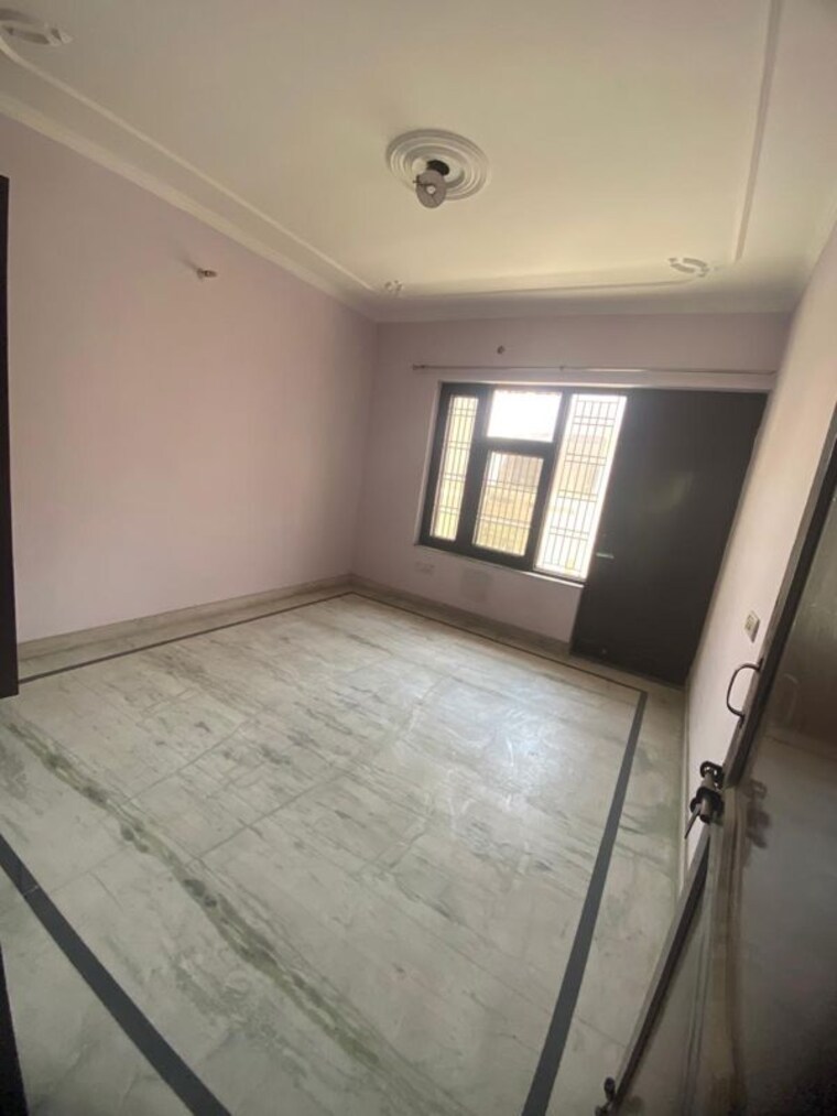Room, sector 9a 3 Bedroom 300 Sq.Ft. Builder Floor In Sector 9a Gurgaon 10109528