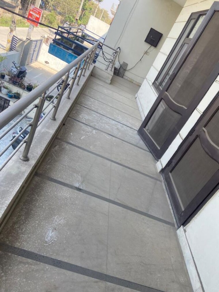 Balcony, sector 9a 3 Bedroom 300 Sq.Ft. Builder Floor In Sector 9a Gurgaon 10109528