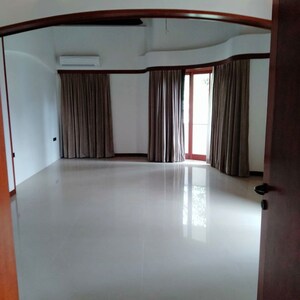 4 BHK Apartment For Rent in Marine Drive