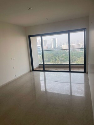 Room in 3 BHK Apartment at Kalpataru Magnus, Bandra East – for Rent