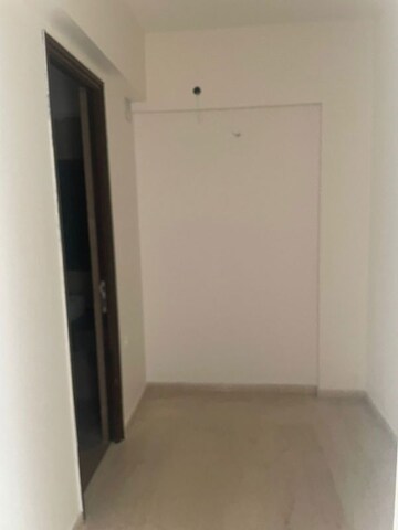 Room in 3 BHK Apartment at Kalpataru Magnus, Bandra East – for Rent