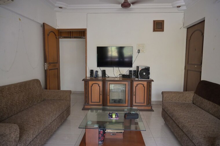 Living Room, gardens-chs 2 Bedroom 800 Sq.Ft. Apartment In Chembur Mumbai 10109542