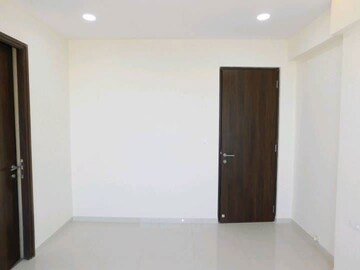Room in 3 BHK Apartment at Kalpataru Magnus, Bandra East – for Sale
