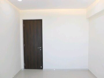 Room in 3 BHK Apartment at Kalpataru Magnus, Bandra East – for Sale
