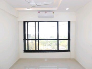 Room in 3 BHK Apartment at Kalpataru Magnus, Bandra East – for Sale
