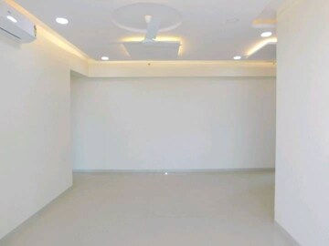 Room in 3 BHK Apartment at Kalpataru Magnus, Bandra East – for Sale