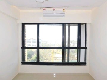Room in 3 BHK Apartment at Kalpataru Magnus, Bandra East – for Sale