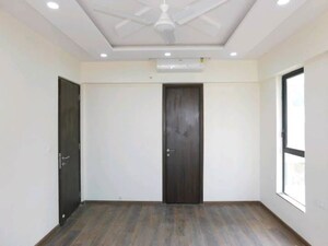 Room in 3 BHK Apartment at Kalpataru Magnus, Bandra East – for Sale