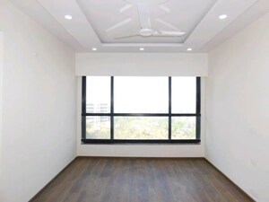 Room in 3 BHK Apartment at Kalpataru Magnus, Bandra East – for Sale