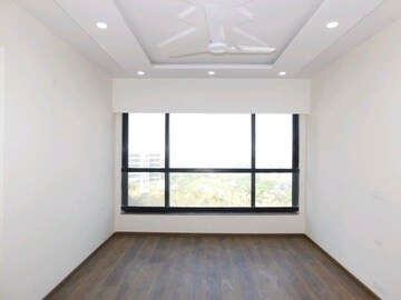 Room in 3 BHK Apartment at Kalpataru Magnus, Bandra East – for Sale