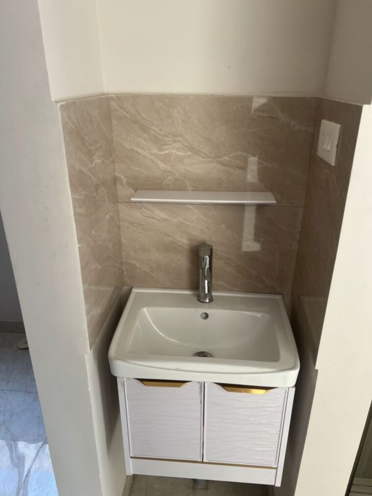 Bathroom, kharadi 1 Bedroom 500 Sq.Ft. Apartment In Kharadi Pune 10109561