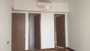 Room in 4 BHK Apartment at Omkar Alta Monte, Malad East – for Rent
