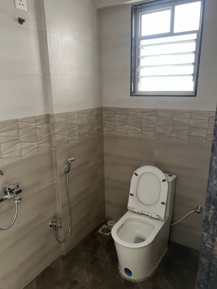Bathroom, kharadi 2 Bedroom 750 Sq.Ft. Apartment In Kharadi Pune 10109570