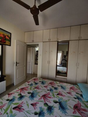 Bedroom in 2 BHK Apartment at Swapnalok Towers, Malad East – for Rent