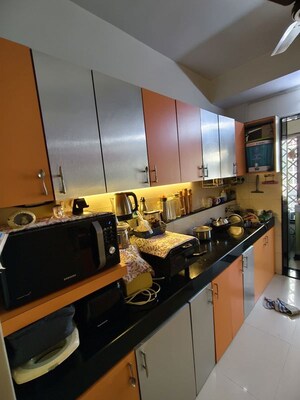 Master Bedroom in 2 BHK Apartment at Swapnalok Towers, Malad East – for Rent