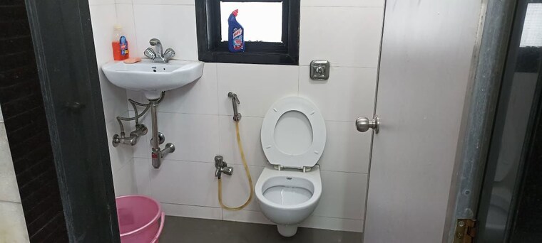 Bathroom, cuffe parade 5 Bedroom 2200 Sq.Ft. Apartment In Cuffe Parade Mumbai 10109581