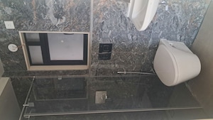 Furnished Amenities in 3 BHK Apartment at Dosti Eastern Bay, Wadala – for Rent