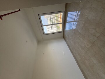 Room in 2 BHK Apartment at Shapoorji Pallonji Alpine, Kandivali East – for Rent