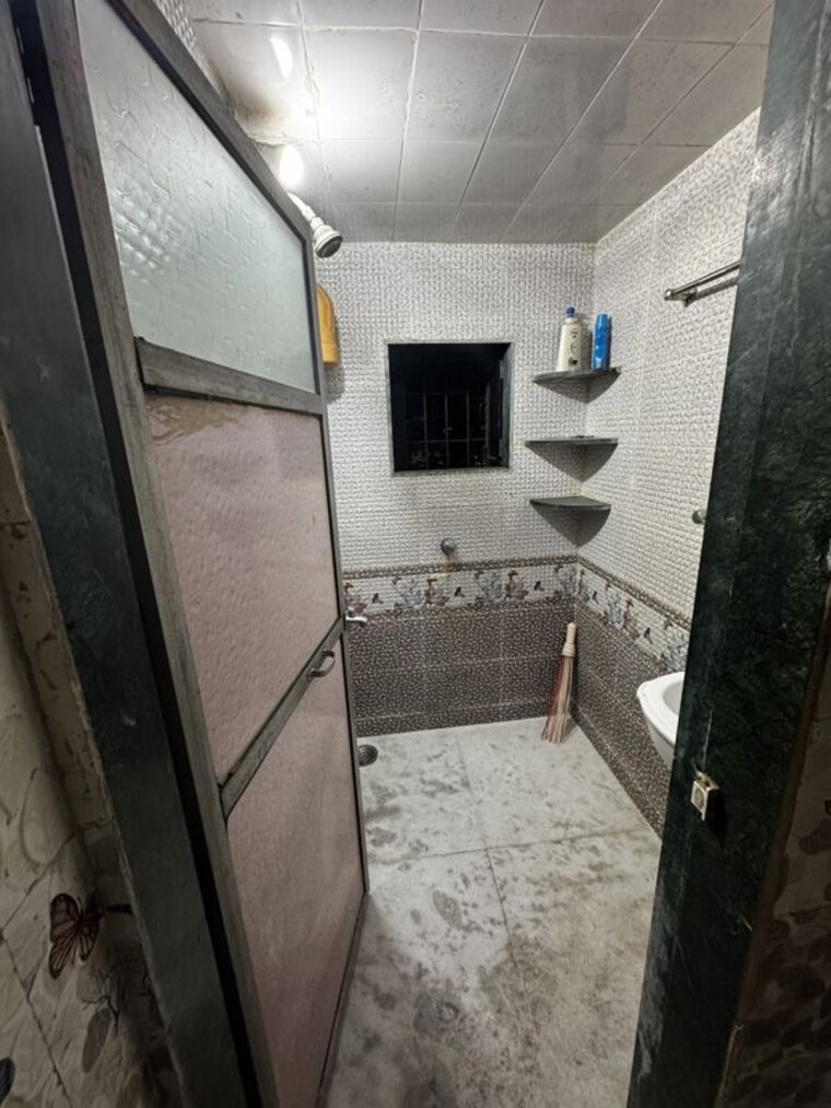 Attached Bathroom, uthalsar 1 Bedroom 490 Sq.Ft. Apartment In Uthalsar Thane 10109432