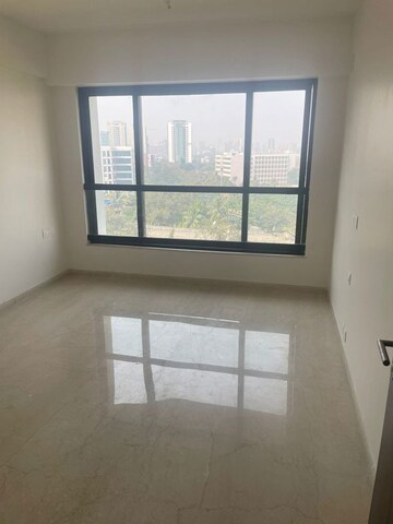 Room in 3 BHK Apartment at Kalpataru Magnus, Bandra East – for Rent