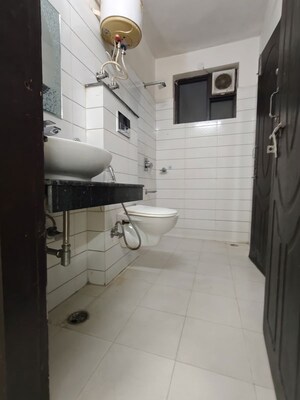 Bathroom in 1 BHK Builder Floor at Saurabh Niwas, Sector 40 – for Rent